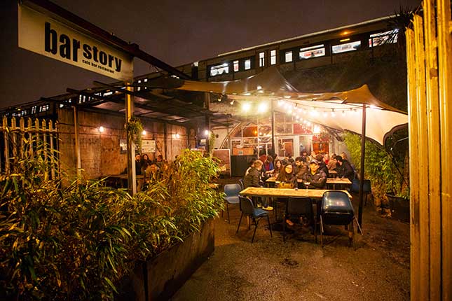 A pub in the UK maximises winter floor space with an RHI stretch tent